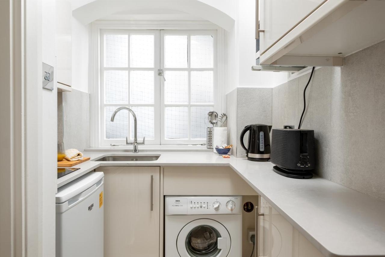 Capital Sloane Street Studio With Balcony London Exterior photo