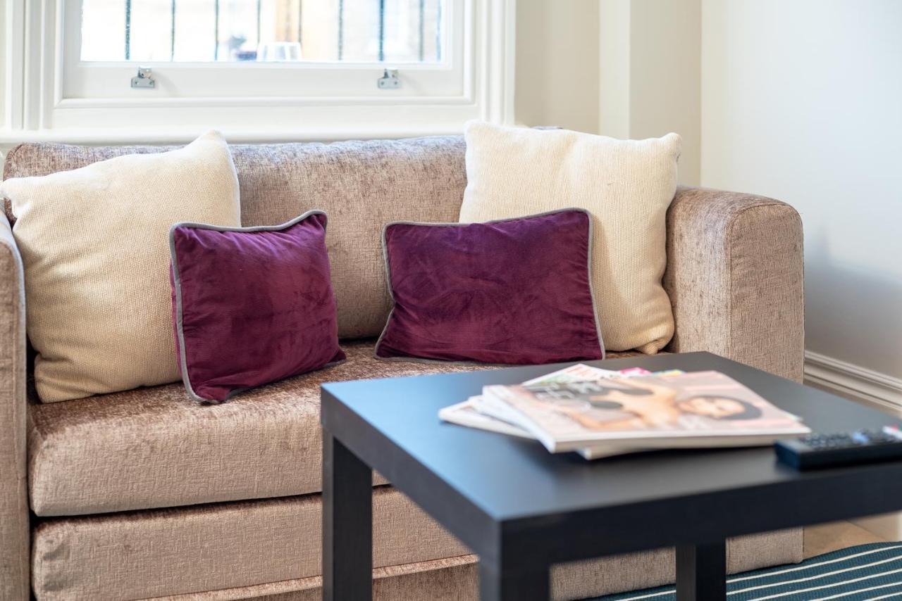 Capital Sloane Street Studio With Balcony London Exterior photo